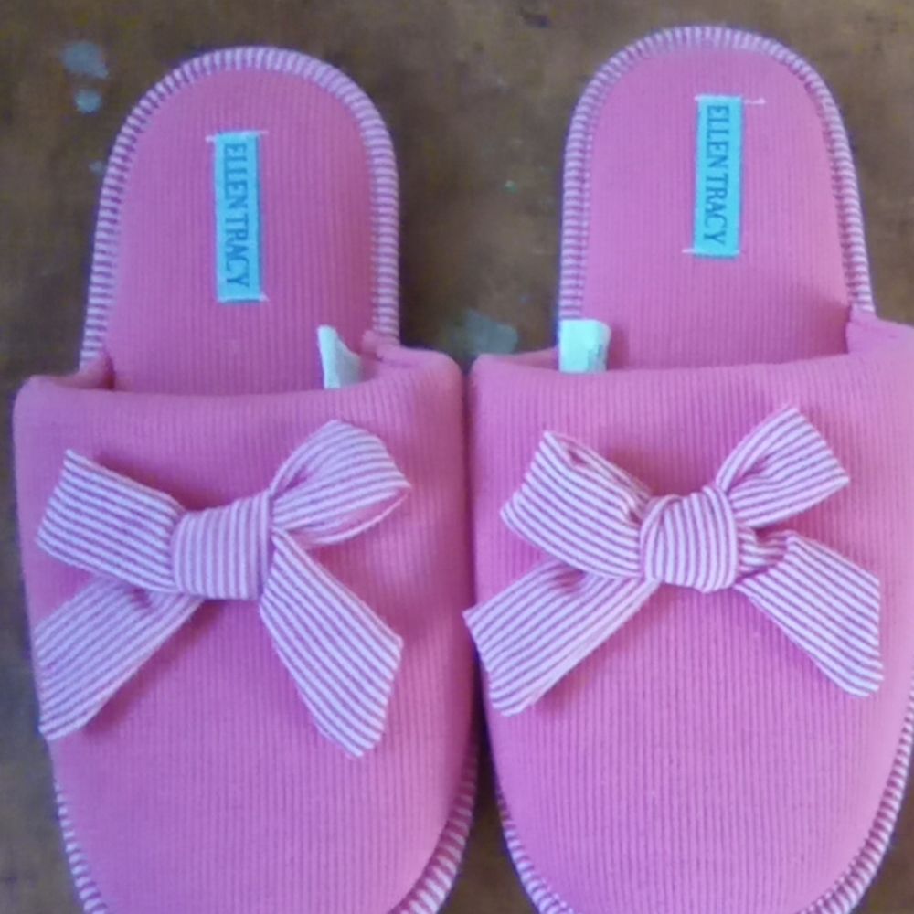 Ellen Tracy slippers